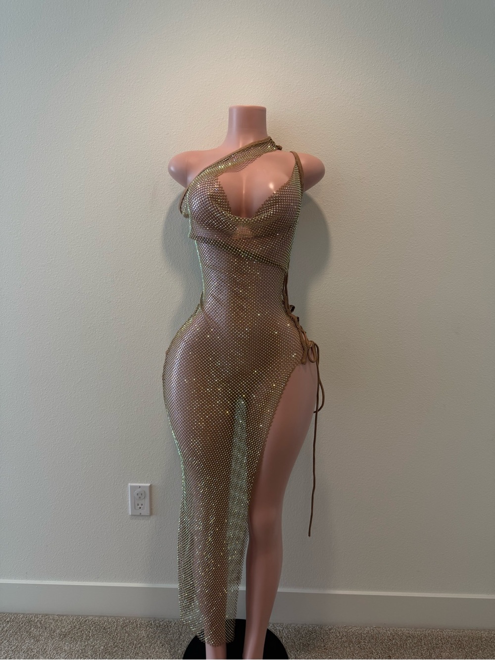 PrettyLittleThing Gold Mesh One-Shoulder Asymmetric Dress